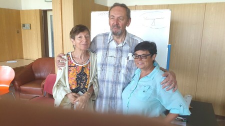 Je samá ženská ...