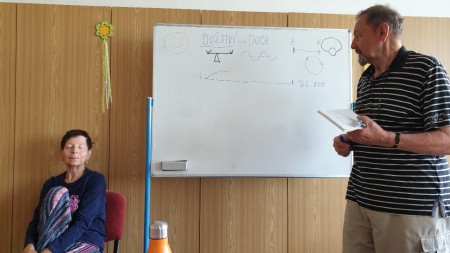 Den začínal složitou historií lidstva