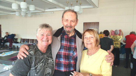 a hned je samá ženská...